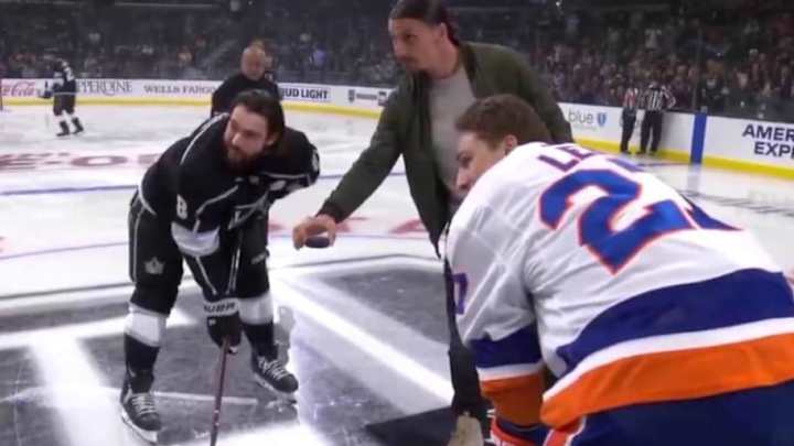 PROTAGONISTA: Zlatan Ibrahimovic realizó el saque inicial en un partido de la NHL