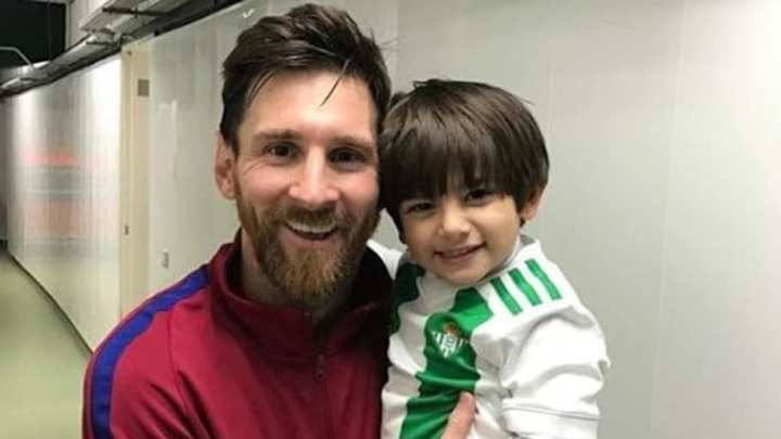PARA APLAUDIR | El hermoso gesto de Lionel Messi con el hijo de Guardado