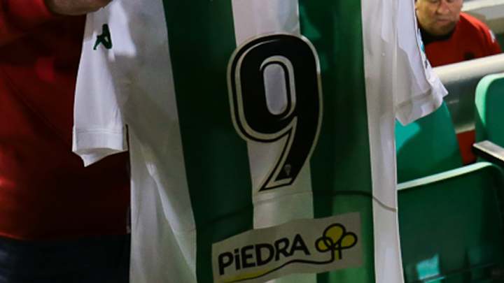 MERCADO | Es el único futbolista con 5 Europa Leagues, ganó Liga y Premier y ahora juega en segunda