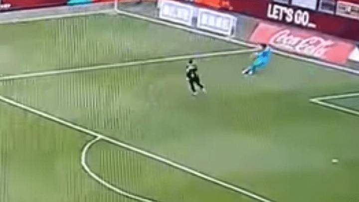 VIDEO | El terrible error de Guillermo Ochoa que le costó un gol al Standard