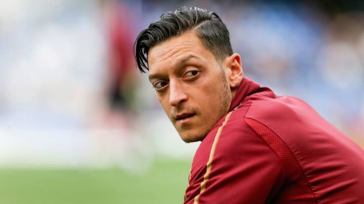 Mesut Ozil Discusses Dennis Bergkamp Comparisons & Which Player He Idolised Growing Up