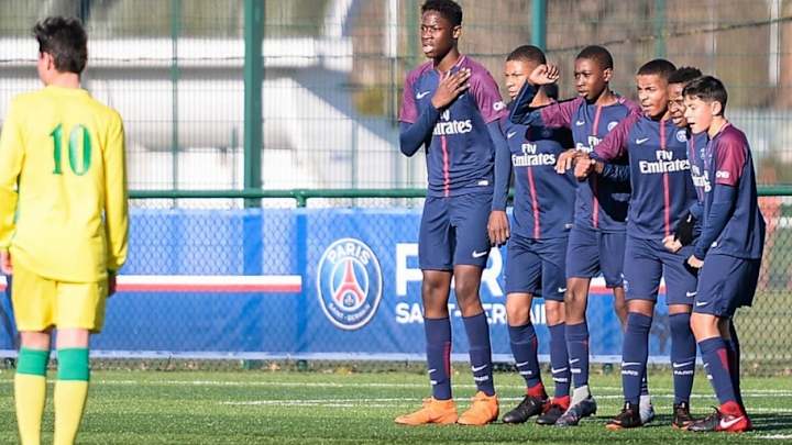 El central de 12 años y metro noventa del PSG al que sigue de cerca el Barcelona