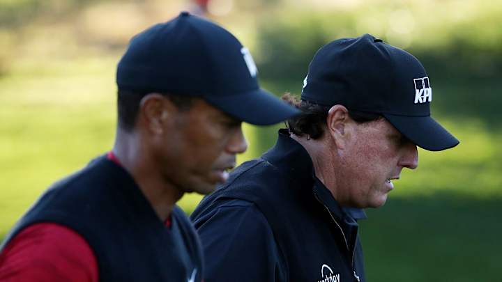 Weekend Hot Clicks: 'Tis the Season...for Wrestling Matches at Walmart