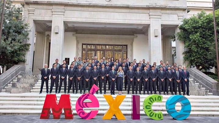 SORPRESA | El futbolista del Tri que se perdió la ceremonia de abanderamiento con Peña Nieto SORPRESA | El futbolista del Tri que se perdió la ceremonia de abanderamiento con Peña Nieto
