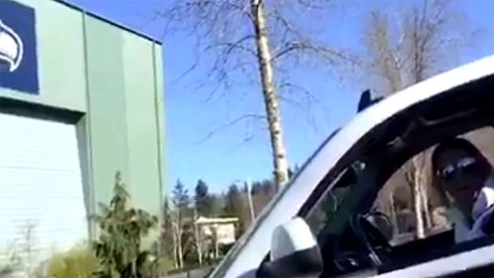 Seahawks Players Confronted By Woman Who Tells Them To 'Get Off Their F---ing Knees' and Play Seahawks Players Confronted By Woman Who Tells Them To 'Get Off Their F---ing Knees' and Play