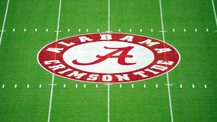 Alabama Freshman Linebacker VanDarius Cowan Dismissed From Team After Bar Fight, Arrest Alabama Freshman Linebacker VanDarius Cowan Dismissed From Team After Bar Fight, Arrest