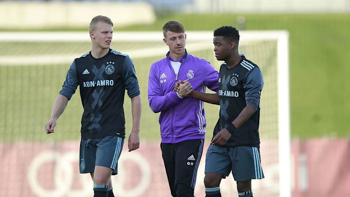 Guti & Zidane Exchange Pleasantries as Former Real Star Reveals He Would One Day Love to Coach Club