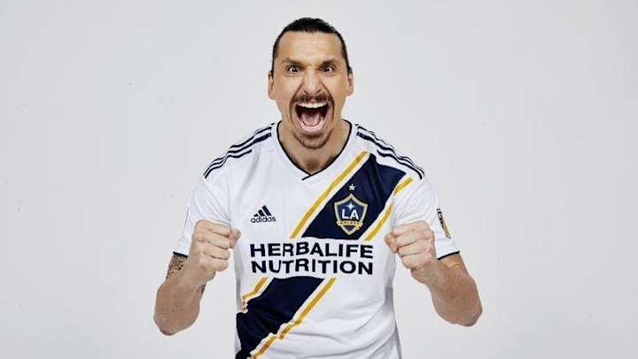 SORPRENDENTE: Zlatan Ibrahimovic redujo su sueldo en un 95% para ir a la MLS SORPRENDENTE: Zlatan Ibrahimovic redujo su sueldo en un 95% para ir a la MLS
