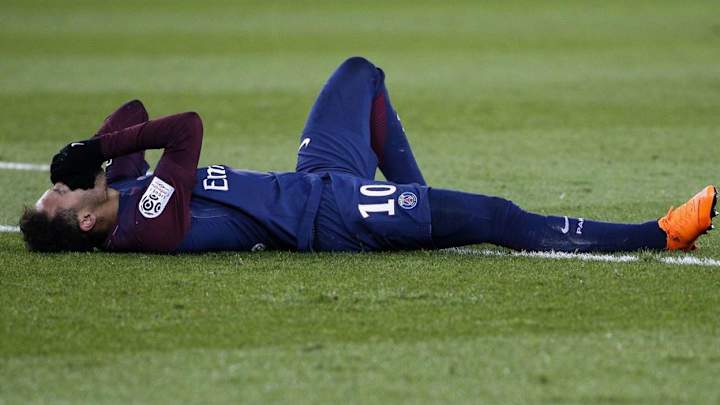 Neymar's Father Says PSG Star Will Miss Up to Two Months With Foot Injury
