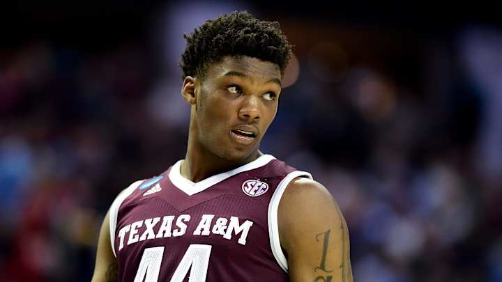 Friday’s Hot Clicks: The Celtics Might Have Another Flat-Earther on Their Team