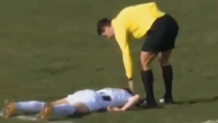 VÍDEO | Futbolista fallece en Croacia tras recibir balonazo en el pecho