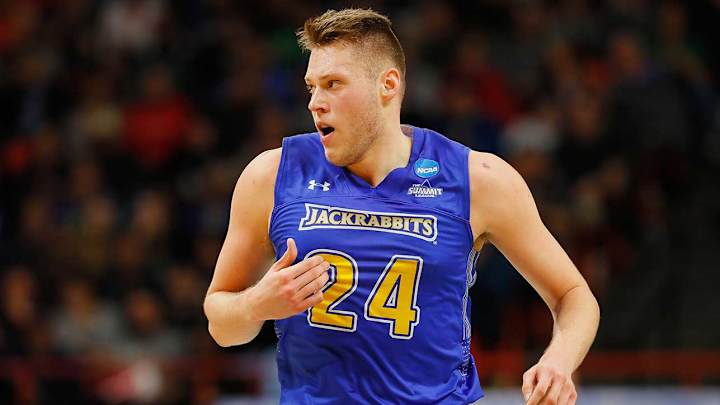 South Dakota State Scores 90 First-Half Points in Record-Breaking Win