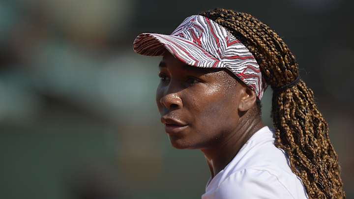 Venus Williams Loses to Wang Qiang in French Open First Round