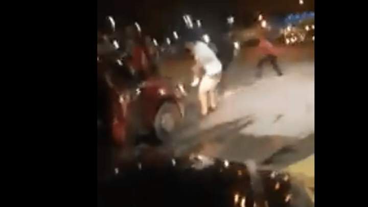 HORRIBLE | Los violentos enfrentamientos entre la hinchada de Emelec y Santa Fe HORRIBLE | Los violentos enfrentamientos entre la hinchada de Emelec y Santa Fe