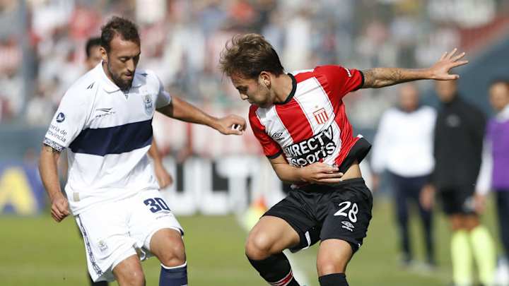 NO SE PUEDE CREER | La criminal patada en el clásico platense que sólo fue amarilla