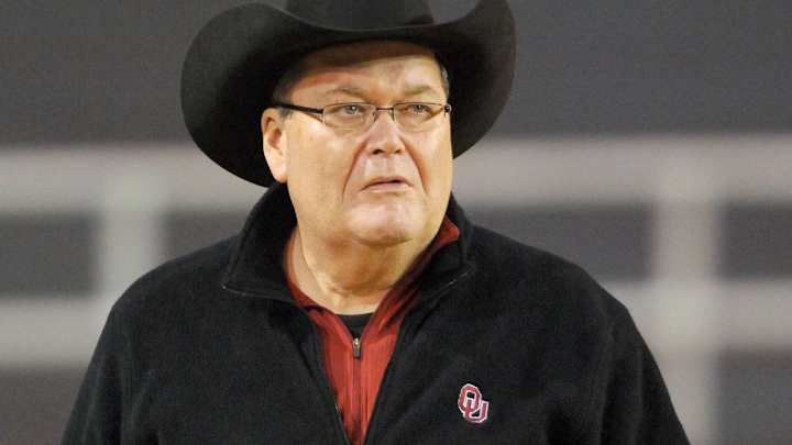 WWE Announcer, Oklahoma Sooners Fan Jim Ross Intent on Going to Game Despite Gruesome Injury WWE Announcer, Oklahoma Sooners Fan Jim Ross Intent on Going to Game Despite Gruesome Injury