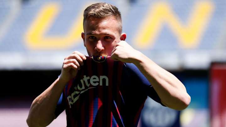 Barcelona Midfielder Rafinha Claims New Signing Reminds Him of Club Legend Xavi Barcelona Midfielder Rafinha Claims New Signing Reminds Him of Club Legend Xavi