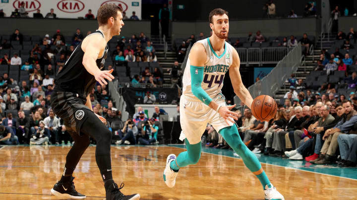 Hornets' Frank Kaminsky Carried Neighbor's Baby Down 49 Floors During Building Evacuation Hornets' Frank Kaminsky Carried Neighbor's Baby Down 49 Floors During Building Evacuation