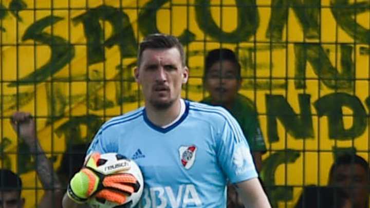 LE DIO CON TODO | El ex arquero mundialista argentino que criticó duramente a Armani