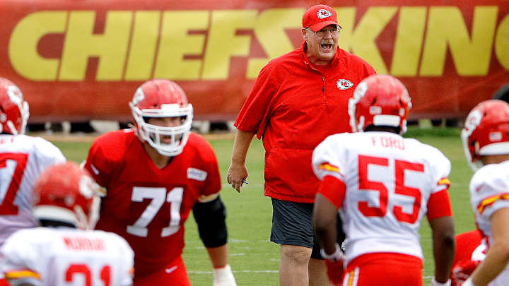 Mitchell Schwartz Doesn’t Mind Talking About His Streak of Consecutive Snaps Mitchell Schwartz Doesn’t Mind Talking About His Streak of Consecutive Snaps