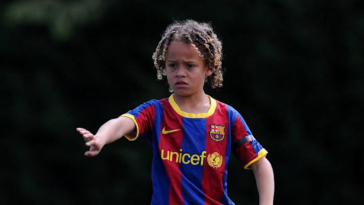 El último gol maradoniano de Xavi Simons que emociona al barcelonismo