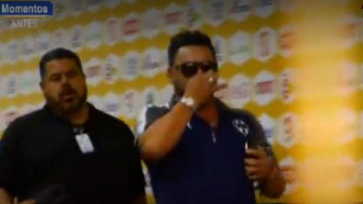 ¡LO TIENES QUE VER! | Mohamed se burla tapándose la nariz al llegar al estadio de Tigres
