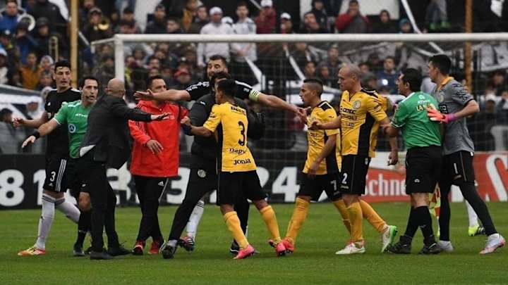VERGONZOSA | La confesión del jugador que inició el escándalo en la final Riestra - Comunicaciones