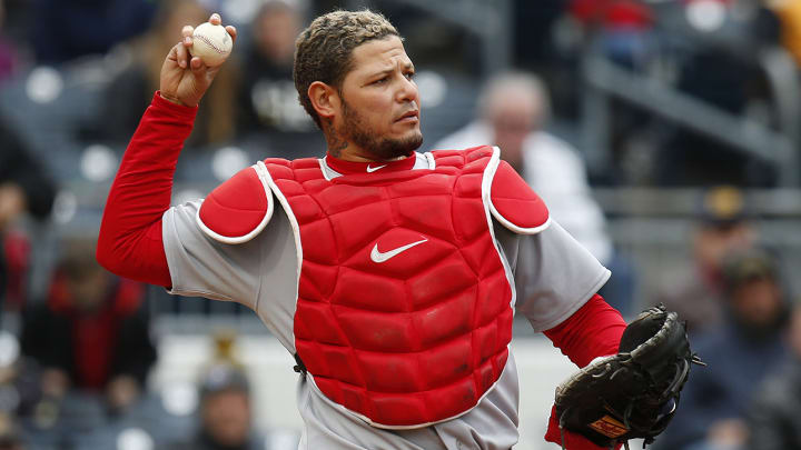 Cardinals' Yadier Molina Out One Month After Surgery