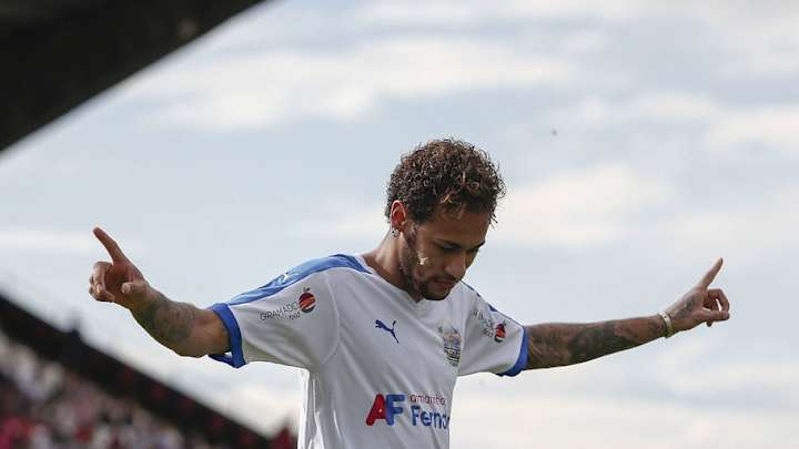 VÍDEO | El arriesgado 'balconing' de Neymar en sus vacaciones en Brasil