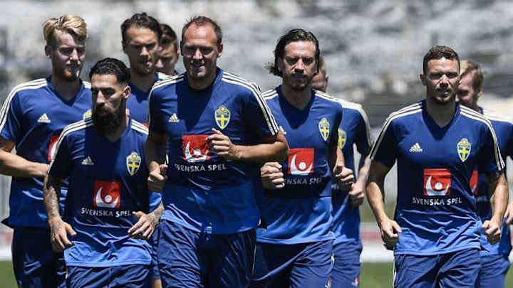 ​INCREÍBLE | La selección sueca fue recibida en Rusia por...¡solo una aficionada!