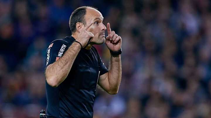 Los errores del árbitro en el acta del partido entre el FC Barcelona y el Batis