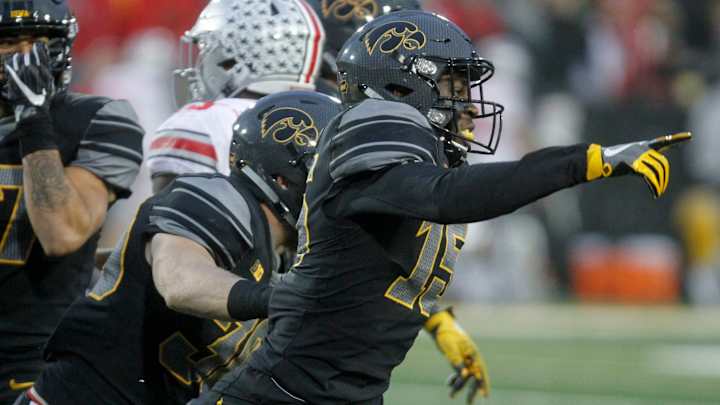 Iowa Players Auctioning Off Jerseys From Ohio State Game for Iowa Children's Hospital