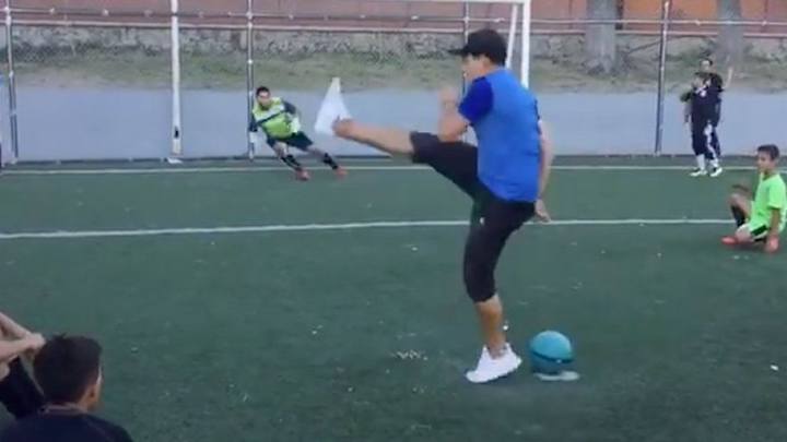 UNA LOCURA | El vídeo del "mejor penal de la historia" que recorre el mundo