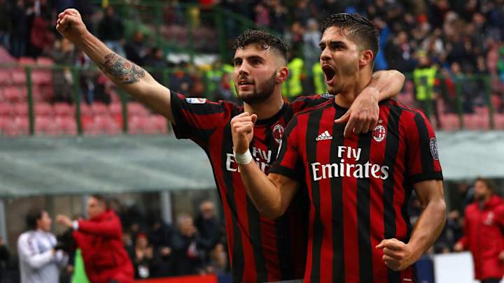 Andre Silva Chooses Unusual Number to Leave No.9 Shirt to New Signing Gonzalo Higuain Andre Silva Chooses Unusual Number to Leave No.9 Shirt to New Signing Gonzalo Higuain