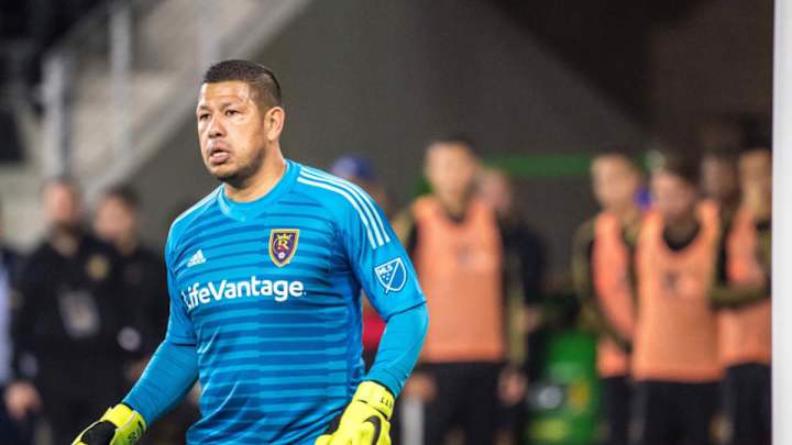 LAMENTABLE: Guardameta del RSL fue agredido por la afición de Los Angeles