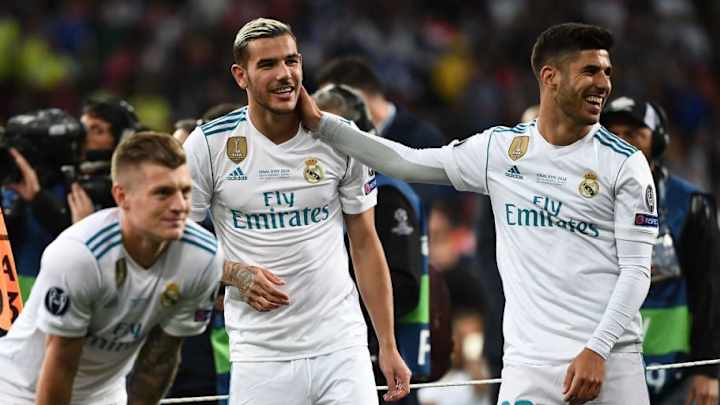 Isco y Asensio se la lían a Theo en la celebración y lo tiran al suelo