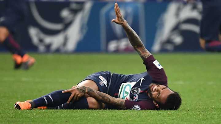 Dani Alves Ruled Out of World Cup After Suffering Serious Knee Injury in Coup de France Final Dani Alves Ruled Out of World Cup After Suffering Serious Knee Injury in Coup de France Final