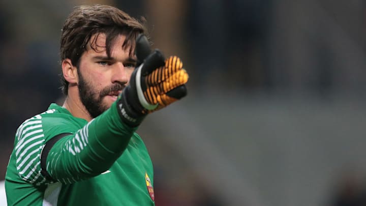 Alisson, portero de la Roma, responde brillantemente a la portada del Sport. Alisson, portero de la Roma, responde brillantemente a la portada del Sport.