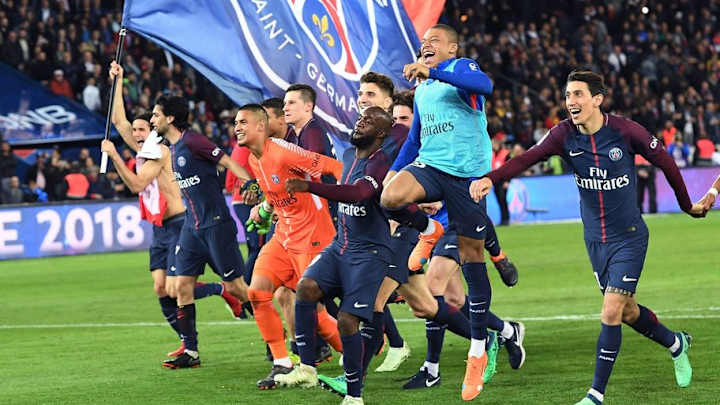 El gesto del Mónaco con los aficionados que fueron al estadio del PSG tras perder 7-1