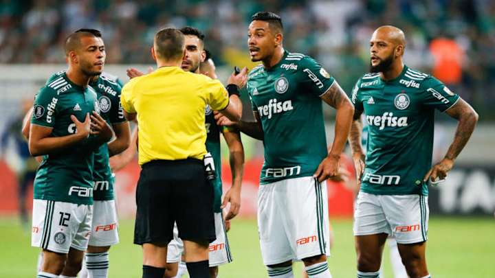 "Un payaso y un inútil" | Así calificaron a Delfino tras el Palmeiras - Cerro Porteño