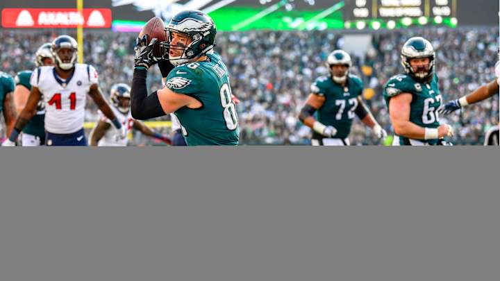 Eagles' Zach Ertz Sets TE Single-Season Reception Record Eagles' Zach Ertz Sets TE Single-Season Reception Record
