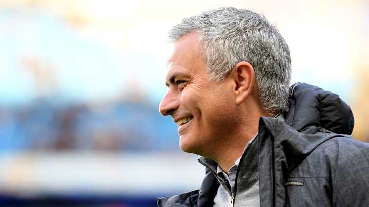 José Mourinho's Daughter Shares Treasured Childhood Family Photo Showing Father's Diving Skills José Mourinho's Daughter Shares Treasured Childhood Family Photo Showing Father's Diving Skills