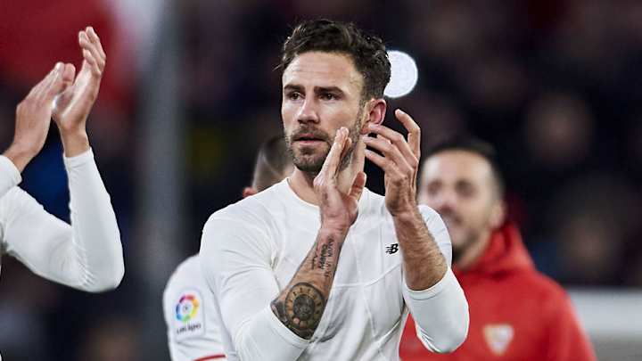 ​#TodoEsCulpaDeLayún | La afición del Sevilla tundió con todo al mexicano