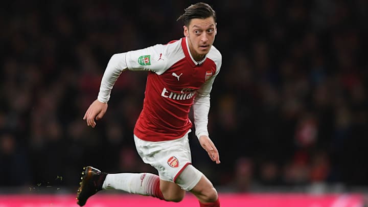 Mohamed Elneny Claims That Arsenal Teammate Mesut Ozil Has Signed a New Contract