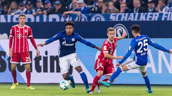Schalke Manager Tries USA's Weston McKennie Out at Center Back Schalke Manager Tries USA's Weston McKennie Out at Center Back