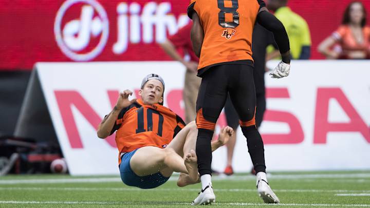 Monday’s Hot Clicks: Two Lessons in Why You Shouldn’t Run on the Field