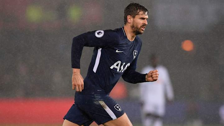 Antonio Conte 'Prefers' Fernando Llorente to Olivier Giroud As Club's Search For Targetman Continues Antonio Conte 'Prefers' Fernando Llorente to Olivier Giroud As Club's Search For Targetman Continues