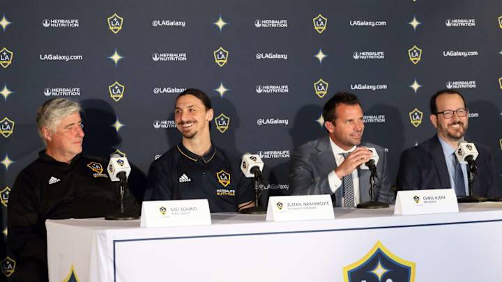 CONFIRMADO: Presidente del Galaxy asegura que Zlatan no tuvo nada que ver con la salida del DT