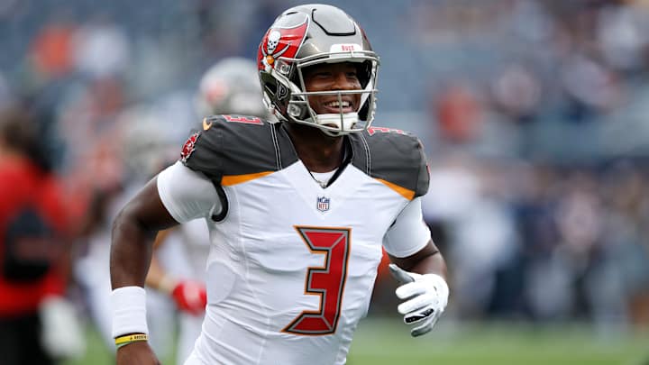 Jameis Winston Replaces Ryan Fitzpatrick at QB for Second Half of Buccaneers vs. Bears Jameis Winston Replaces Ryan Fitzpatrick at QB for Second Half of Buccaneers vs. Bears