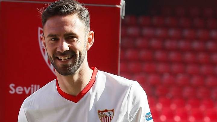 CON TODO | Afición de Sevilla explotó contra Miguel Layún CON TODO | Afición de Sevilla explotó contra Miguel Layún